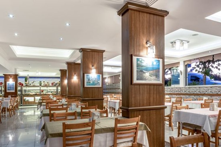 Restaurace hotelu Mesut v Alanyi, Turecko, KM TRAVEL