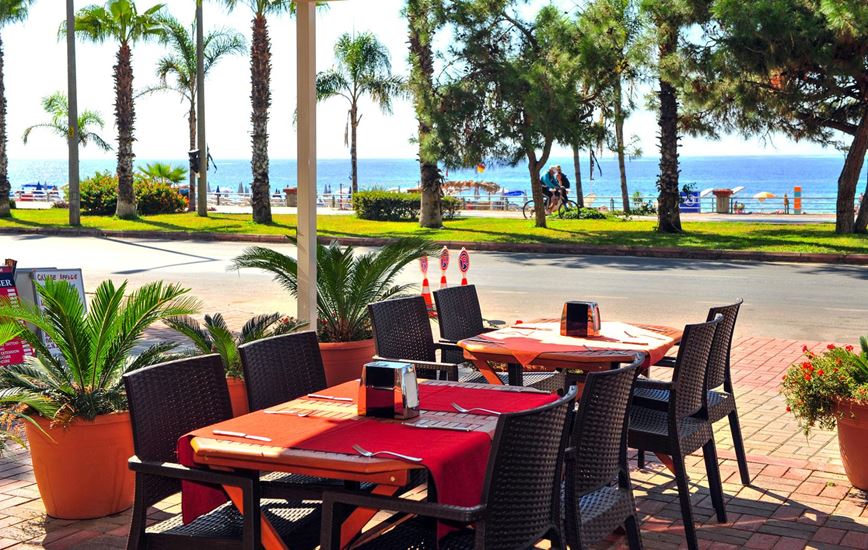 Hotel Kleopatra Ada Beach, venkovní posezení, Alanya, Turecko, KM TRAVEL 