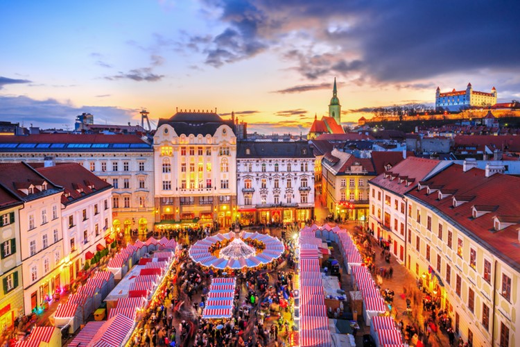 Adventní Bratislava a zámek Schloss Hof ve vánoční náladě