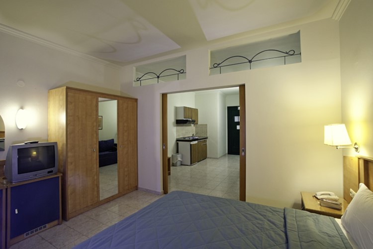 Apartmán jedna místnost rozdělená posuvnými dveřmi, Pefkos Beach, Rhodos, KM TRAVEL
