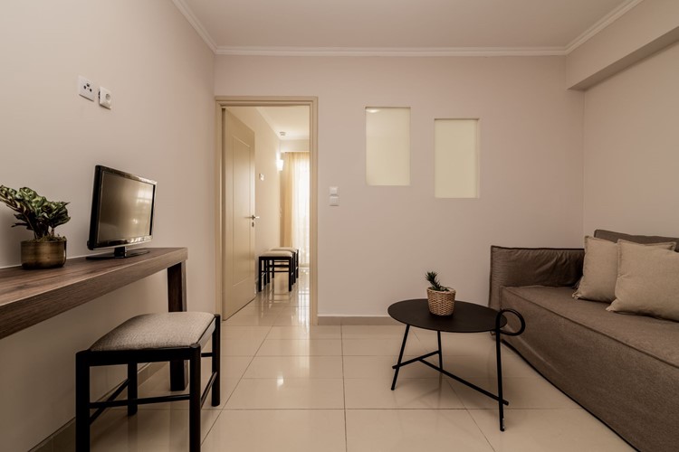 Pokoj - obývací část v aparthotelu Planos, Tsilivi, Zakynthos, Řecko, KM TRAVEL