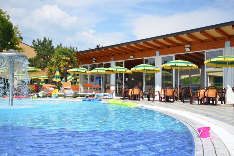Bazén a bar, Marco Polo Villagio, Bibione, Itálie, KM TRAVEL