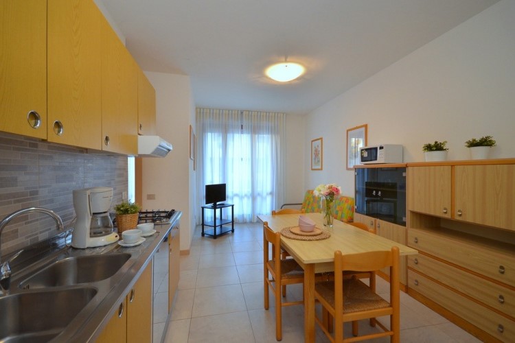 Kuchyňka v apartmánu Lussinpiccolo v Bibione, Itálie, KM TRAVEL