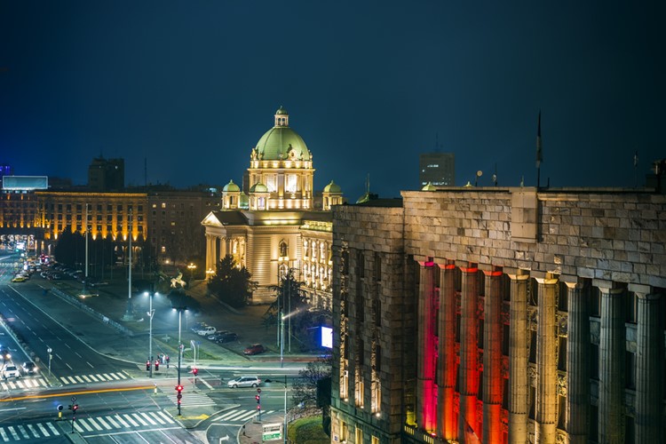KM TRAVEL, Bělehrad, noční panorama města