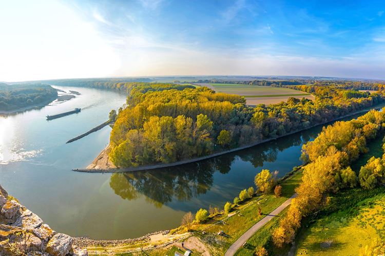 KM TRAVEL, hrad Děvín, pohled na soutok řek Moravy a Dunaje