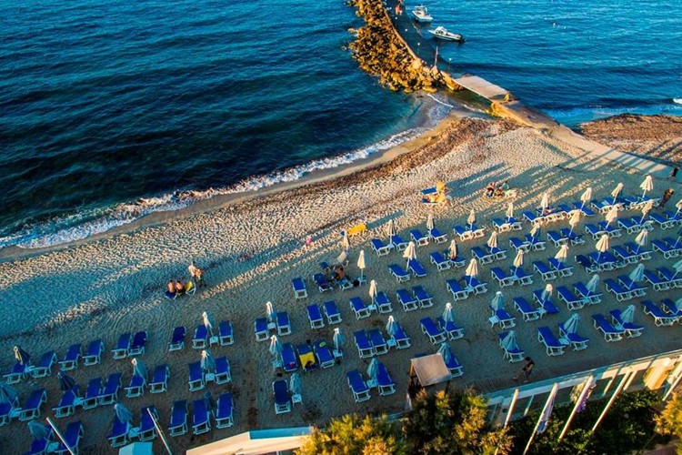 Pláž u Annabelle Beach Resort hotel, Anissaras, Kréta, Řecko
