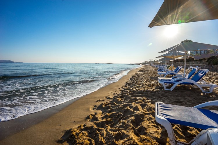 Pláž s jemným pískem u Arina Beach hotel, Kokini Hani, Kréta, Řecko, KM TRAVEL