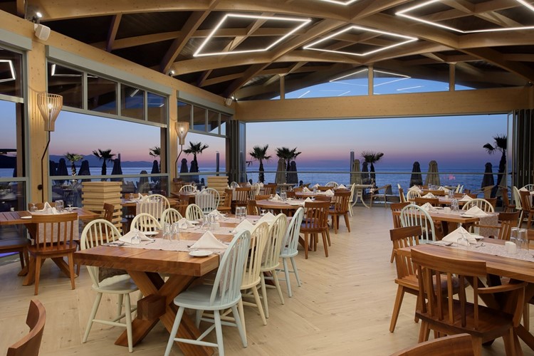 Venkovní snack bar, Hotel Arina Beach, Kokini Hani, Kréta, Řecko, KM TRAVEL