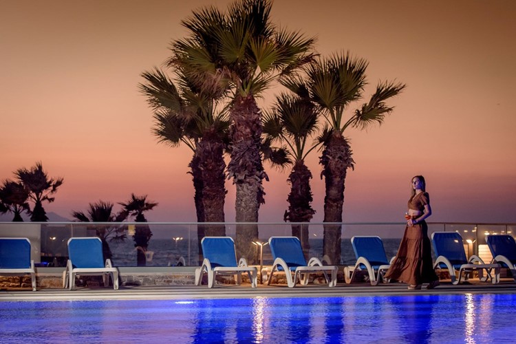 Západ slunce v hotelu Arina Beach, Kokini Hani, Kréta, Řecko, KM TRAVEL