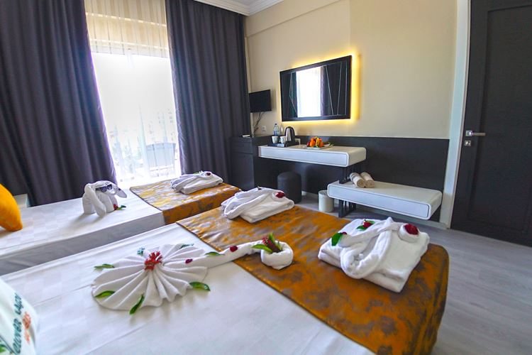 Pokoj pro 2 osoby s přistýlkou, hotel CLOVER MAGIC SEAGATE, Belek, Turecká riviéra, KM TRAVEL