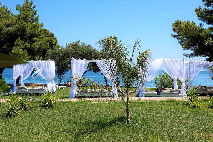 KM TRAVEL Ag. Ioannis Peristeron Corfu Senses Resort lehátka
