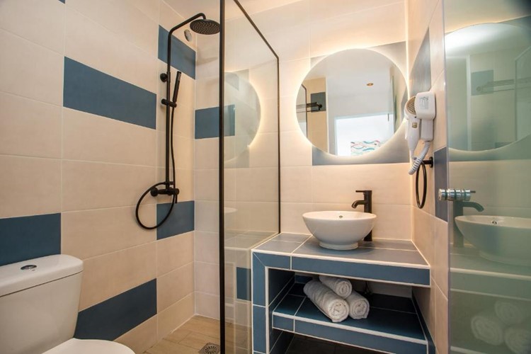 Koupelna v pokoji, hotel Faliraki Premium Rhodos, Řecko, KM TRAVEL
