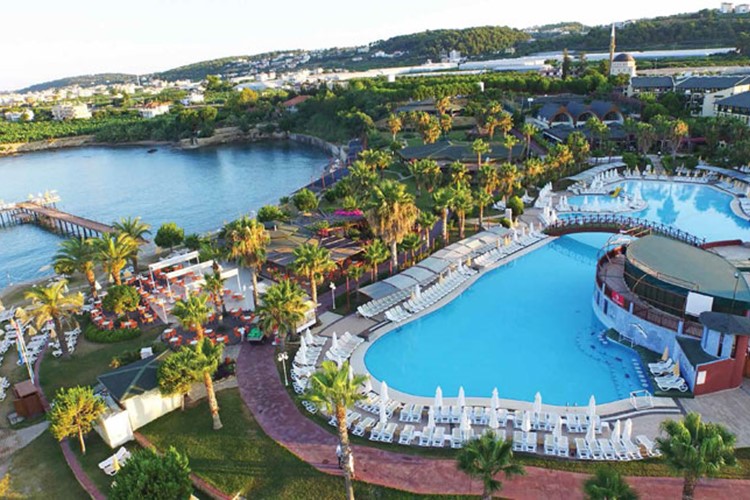 KM TRAVEL, Turecko, hotel Incekum Beach pohled na bazén a pláž
