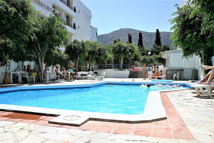 okolí bazénu hotel Iro, Hersonissos, Kréta, KM TRAVEL