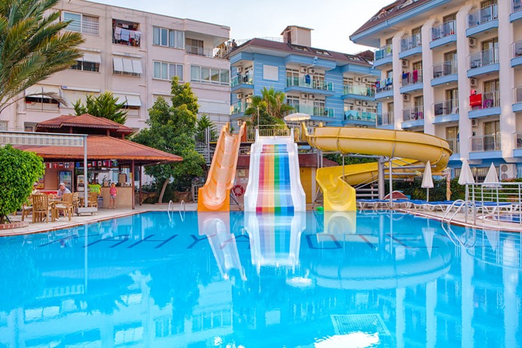 Hotel Kahya, bazen se skluzavkami pro děti, Alanya, Turecká riviéra, Turecko, KM TRAVEL