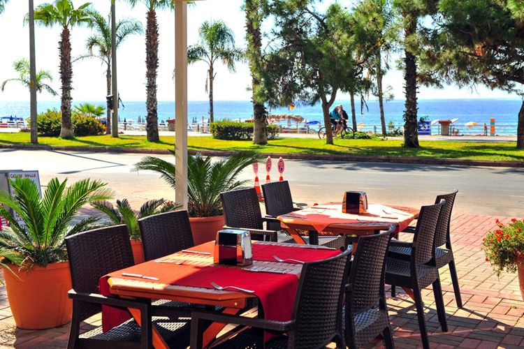 Hotel Kleopatra Ada Beach, venkovní posezení, Alanya, Turecko, KM TRAVEL 