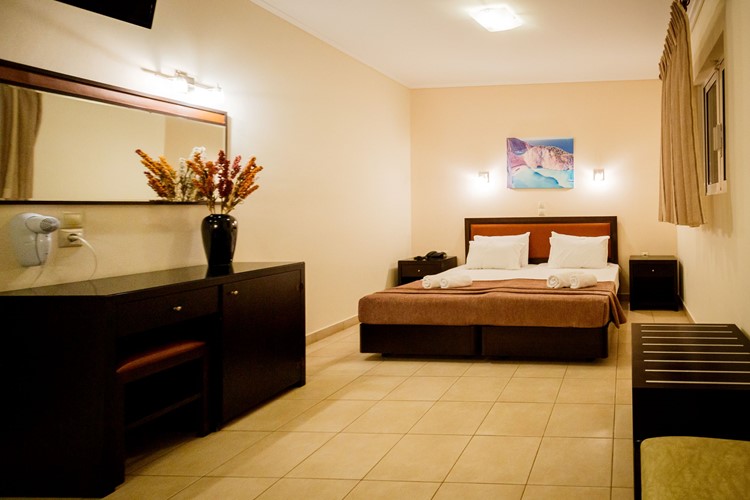 Pokoj pro 2 osoby bez balkonu, Hotel Konstantin Beach, Alykes, Zakynthos, Řecko, KM TRAVEL