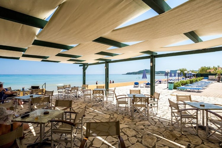 Venkovní restaurace, Hotel Konstantin Beach, Alykes, Zakynthos, Řecko, KM TRAVEL