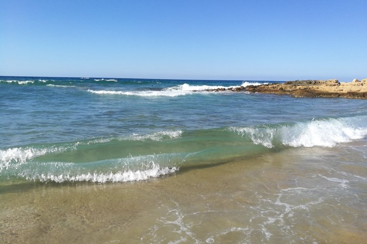 Písečná pláž u hotelu Kyknos Beach, Stalida, Kréta, Řecko, KM TRAVEL
