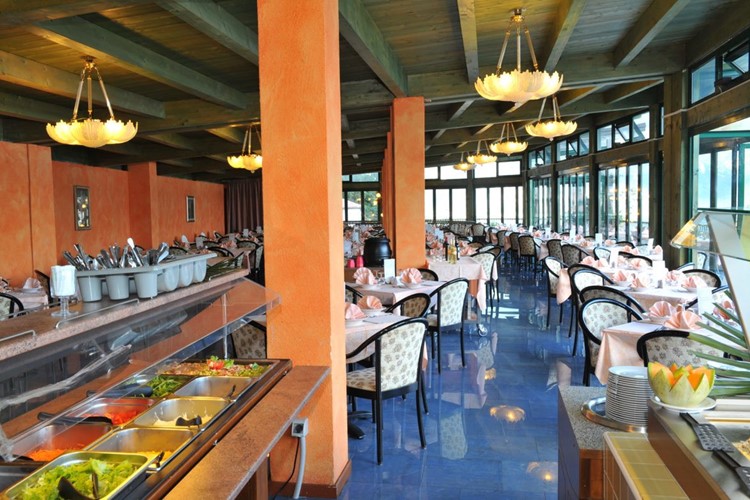 Bufetová snídaně a večeře v hotelu La Limonaia, Lado di Garde, Itálie, KM TRAVEL