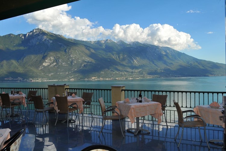 Restaurace v hotelu La Limonaia, Lado di Garde, Itálie, KM TRAVEL