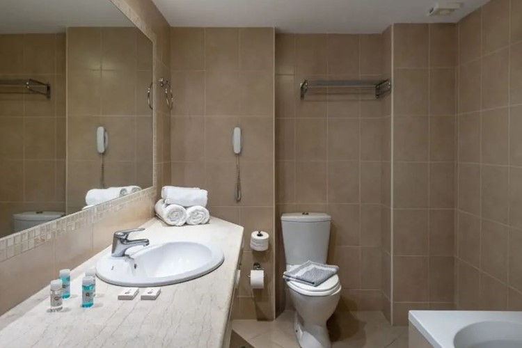 koupelna rodinného pokoje, hotel Marilena, Amoundara, Kréta, KM TRAVEL