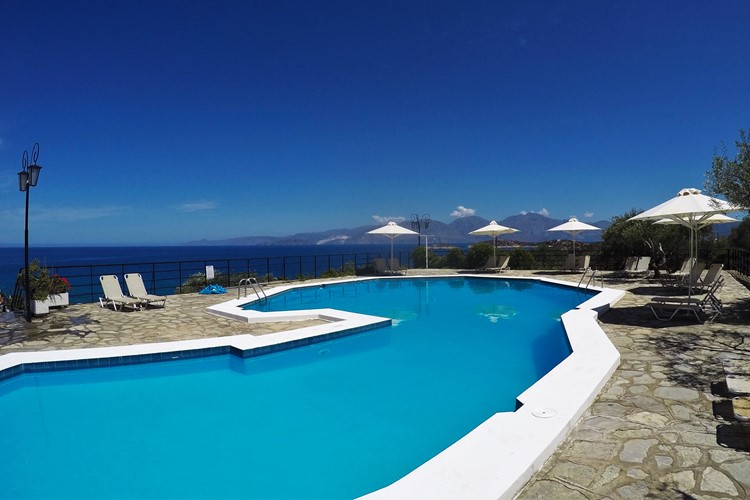 KM TRAVEL - bazén v hotelu Meliti na ostrově Kréta, Řecko