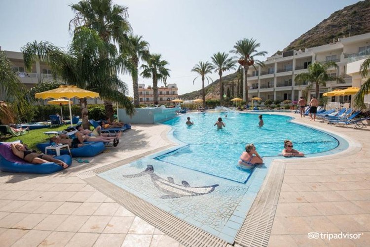 Bazén v hotelu Olympia sun hotel Rhodos Řecko KM TRAVEL