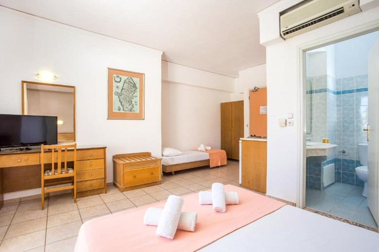 Dvoulůžkový pokoj s přistýlkou Olympia sun hotel Rhodos Řecko KM TRAVEL