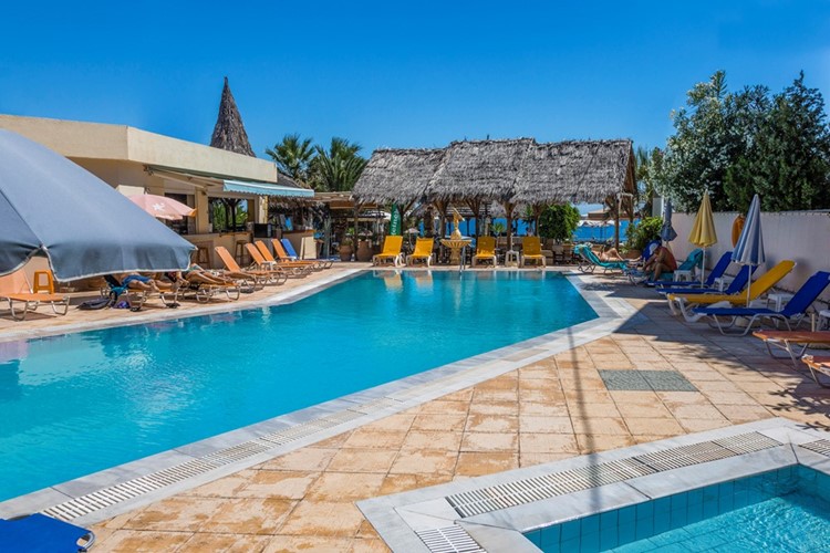 Plavecký bazén v hotelu Porto Greco Village, Kréta, Hersonissos, KM TRAVEL