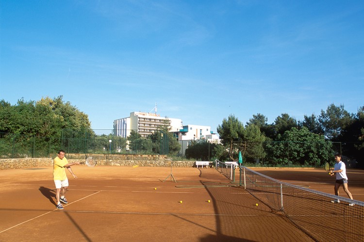 KM TRAVEL KRK hotel RESORT DRAŽICA tenis