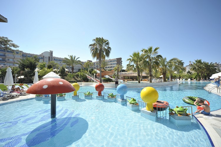 KM TRAVEL, Dovolená v Turecku, hotel Seaden Corolla, bazén s částí pro děti
