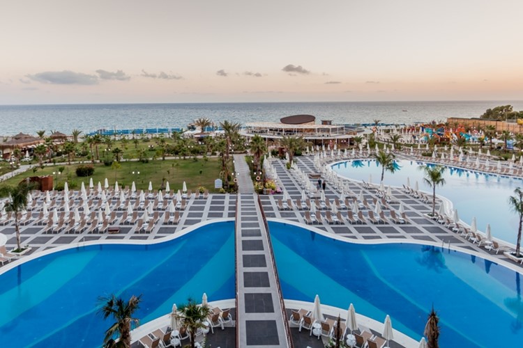 Hotel Sea Planet, bazény, pláž a moře při západu slunce, Turecko, KM TRAVEL