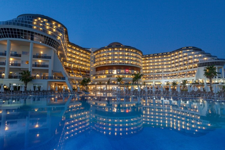 Hotel Sea Planet, hlavní budova v noci, Turecko, KM TRAVEL