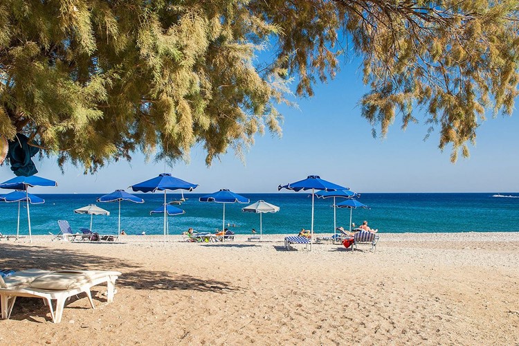 Pláž u hotelu Stafilia, Rhodos, Lardos, KM TRAVEL