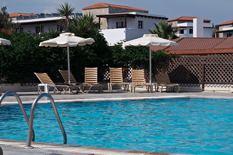 KM TRAVEL, Řecko, řecký ostrov Rhodos, bazén u hotelu Sun Beach Lindos