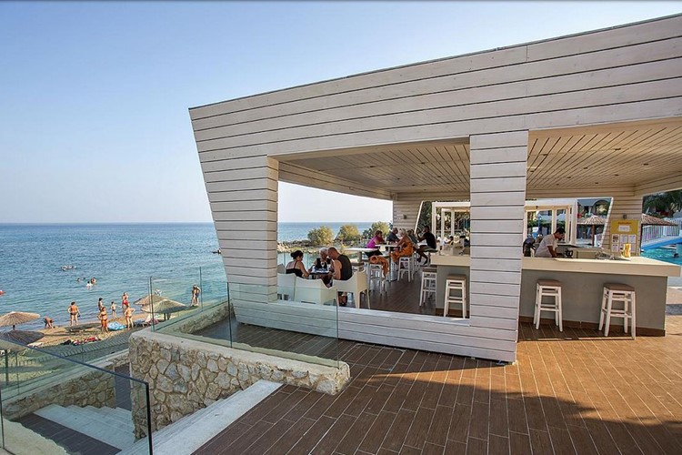 Bar u bazénu, hotel Sunrise, Pefkos, Rhodos, Řecko, KM TRAVEL