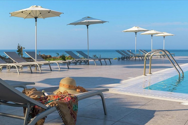 Relax u bazénu s výhledem na moře, hotel Sunrise, Pefkos, Rhodos, Řecko, KM TRAVEL