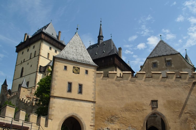 Hrad Karlštejn a zámek Konopiště