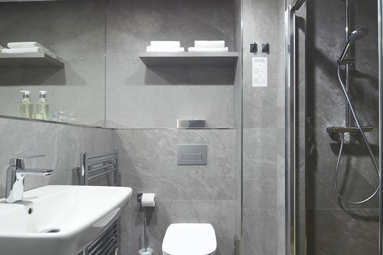 Hotel Orea Devět Skal Vysočina koupelna dvoulůžkového pokoje KM TRAVEL
