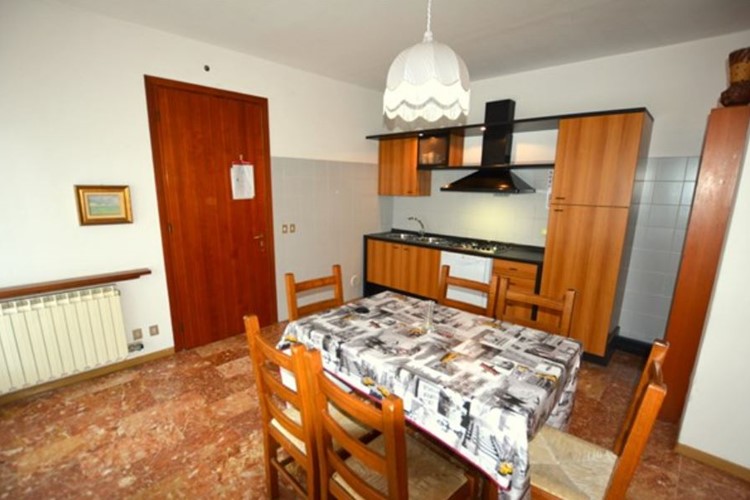 Rezidence Briciola, kuchyňka s jídelnou v přízemí, Lignano, Itálie, KM TRAVEL