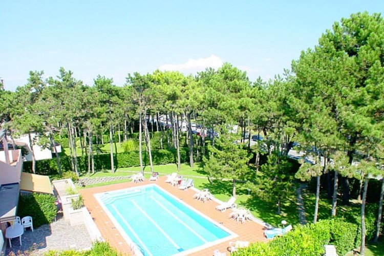 Rezidence Crepetta, bazén a zalesněná část Lignana, Itálie, KM TRAVEL