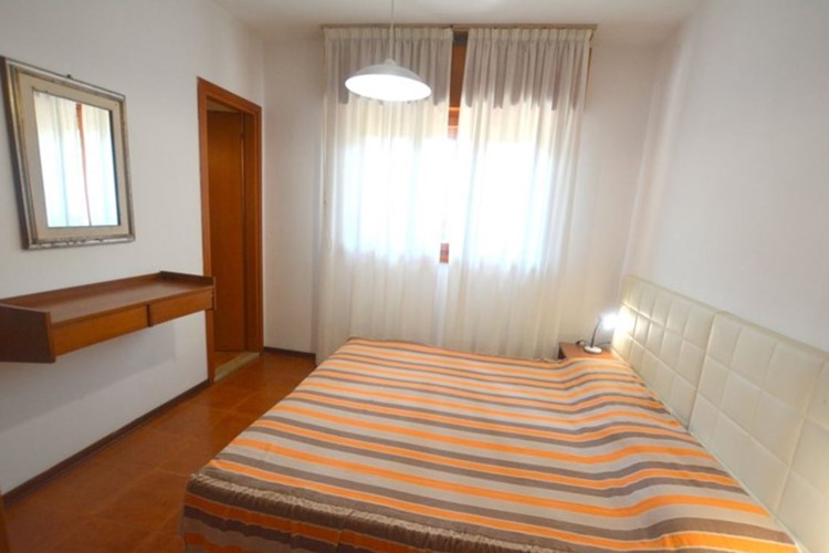 Rezidence Crepetta, druhá ložnice v apartmánu typu trilo v přízemí, letovisko Lignano, Itálie, KM TRAVEL