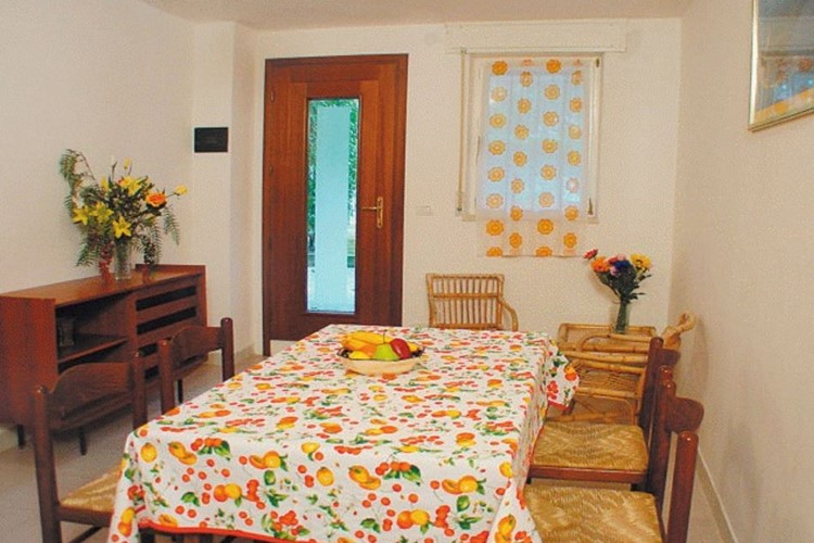 Rezidence Crepetta, jídelna v apartmánu typu bilo, letovisko Lignano, Itálie, KM TRAVEL
