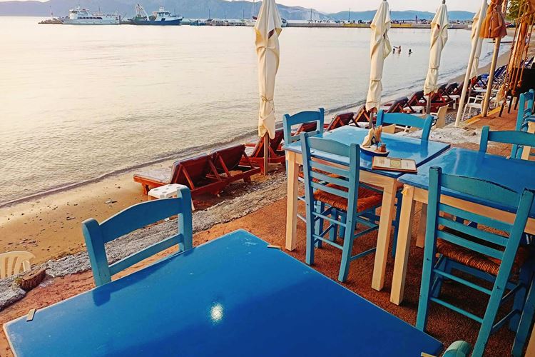 Restaurace v letovisku Pefki, ostrov Evia, Řecko, KM TRAVEL