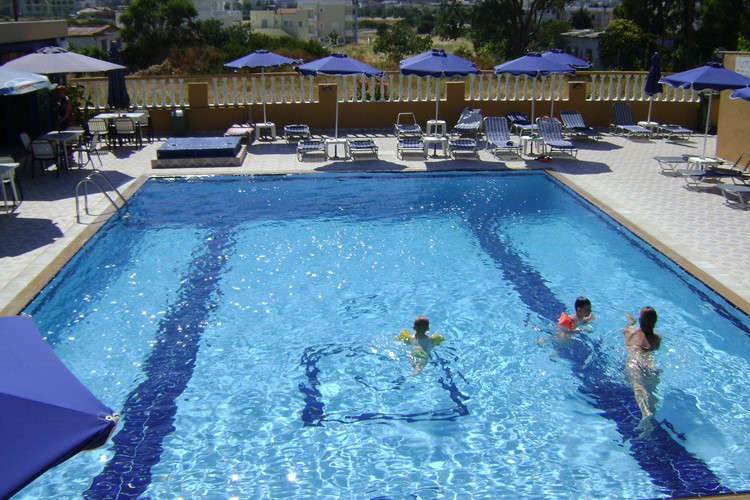 KM TRAVEL, Řecko, ostrov Rhodos, velký bazén v Meropi