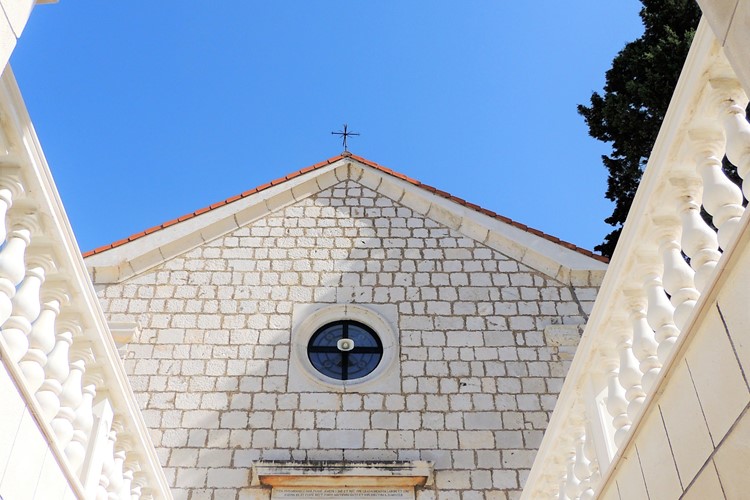 KM TRAVEL Chorvatsko Gradac kostel v Gradacu