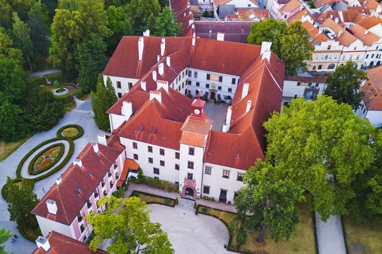 areál zámku v Třeboni, jednodenní výlet KM TRAVEL