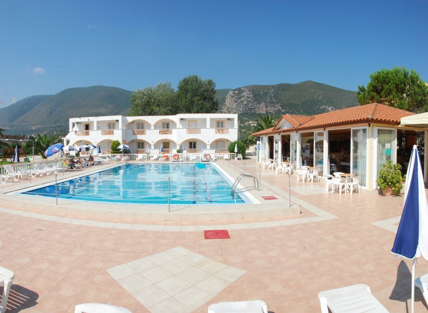 Velký plavecký bazén v ubytování Akis, Zakynthos