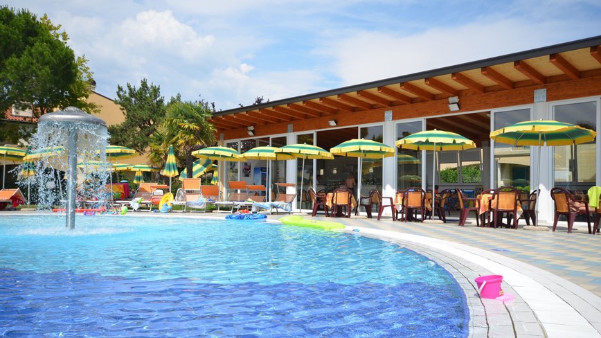 Bazén a bar, Marco Polo Villagio, Bibione, Itálie, KM TRAVEL